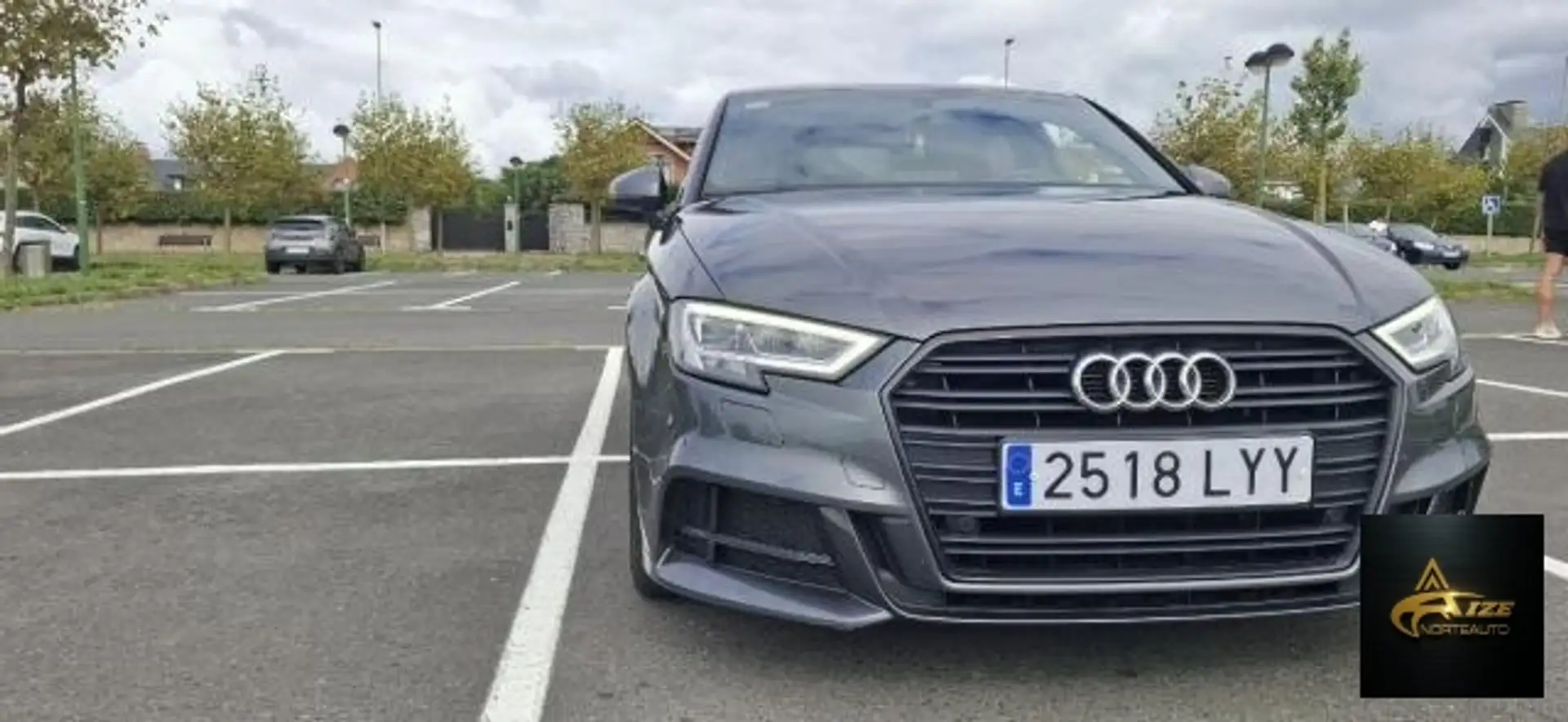 Audi A3 Sedan 1.5 TFSI COD Sport Grau - 1