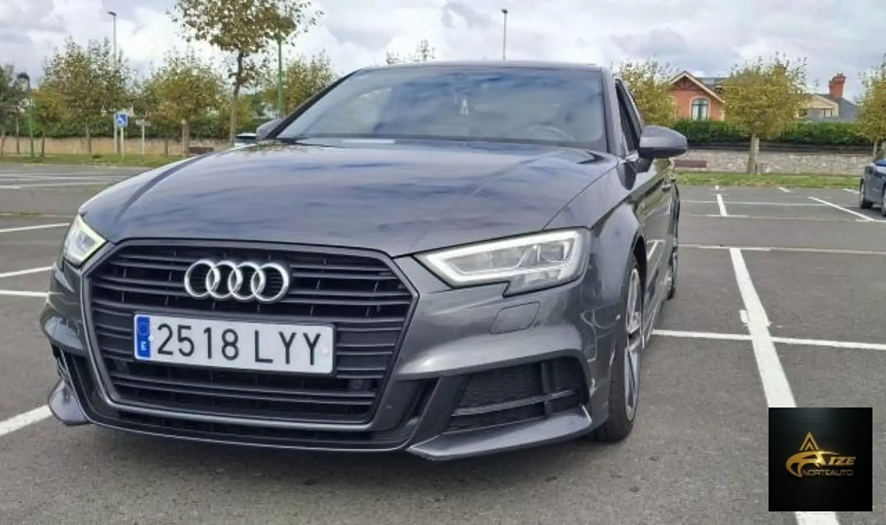 Audi A3 Sedan 1.5 TFSI COD Sport Grau - 2