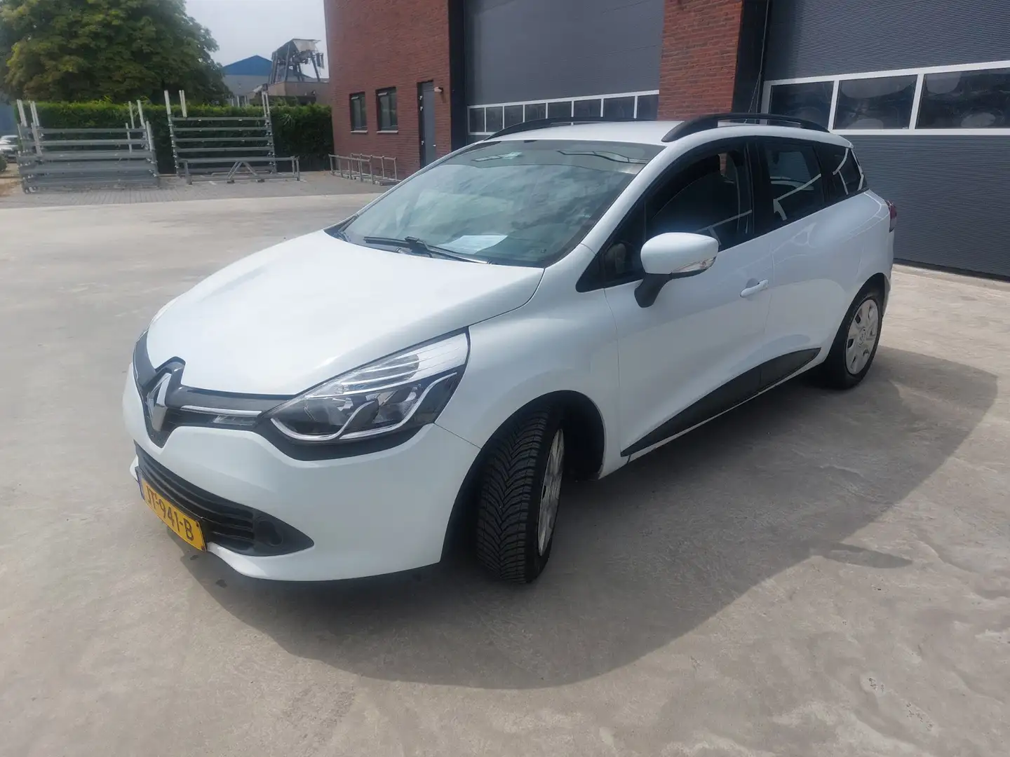 Renault Clio Estate 1.5 dCi ECO Expression AIRCO NAV Wit - 2