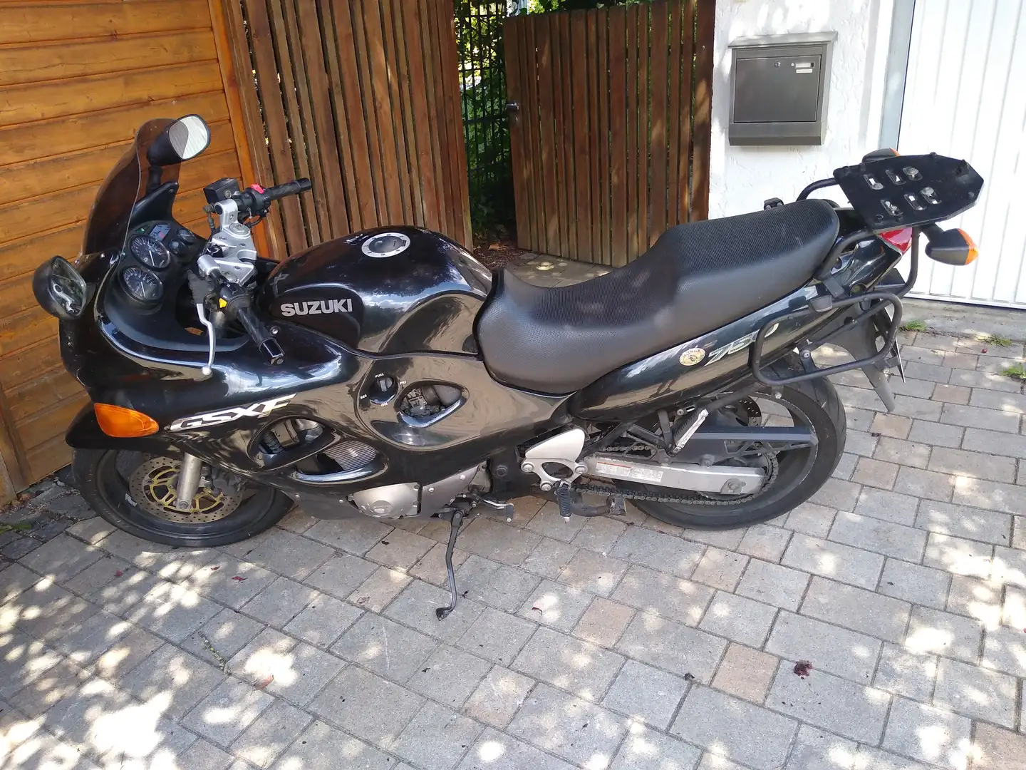 Suzuki GSX 750 Tourer Negro - 2