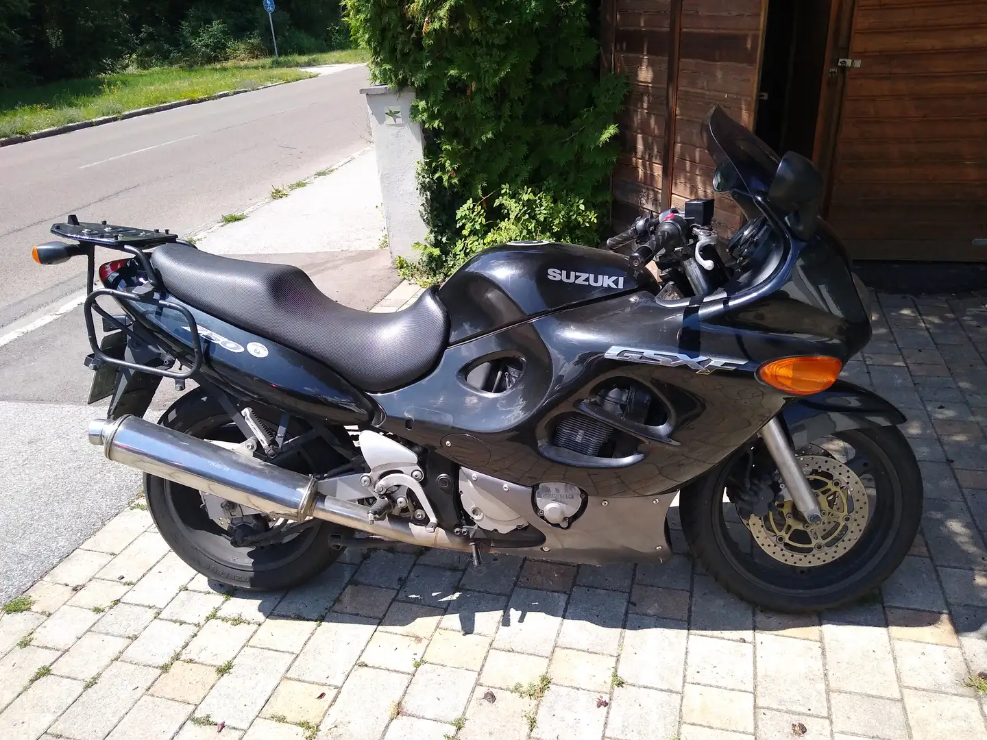 Suzuki GSX 750 Tourer Negro - 1