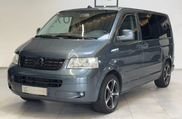 Volkswagen T5 Multivan Multivan Highline (Rollstuhlaufzug)
