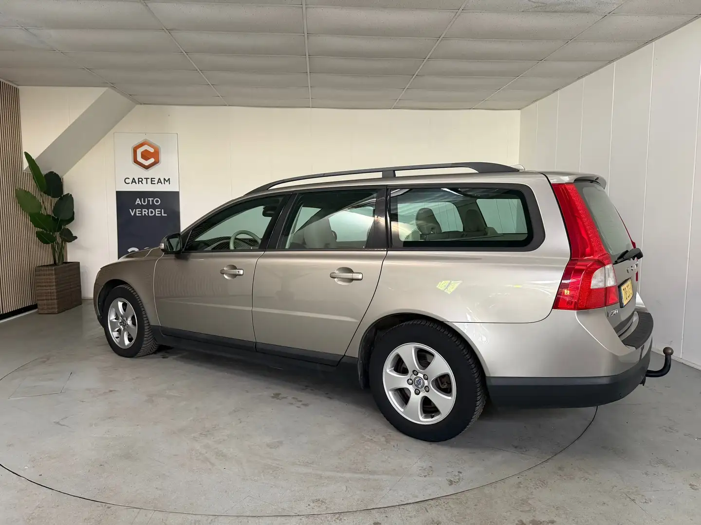 Volvo V70 2.5T Summum Airco, Trekhaak, Half leder, LMV TOPAU Grau - 2