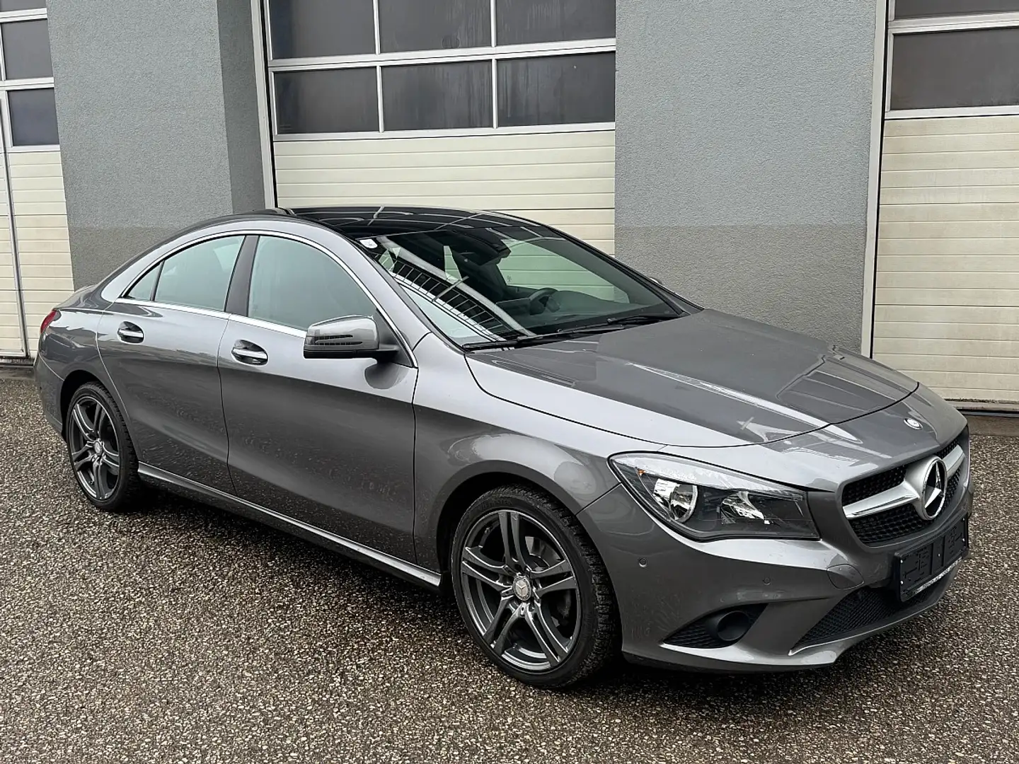 Mercedes-Benz CLA 180 Aut. *1.Besitz!* Gris - 2