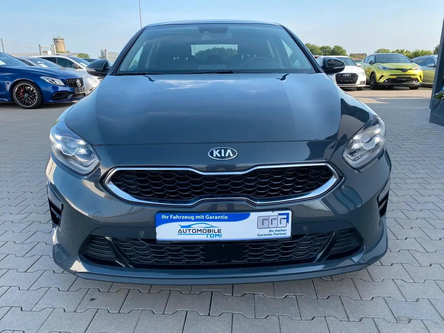 Kia Ceed Platinum Edition Grau - 1