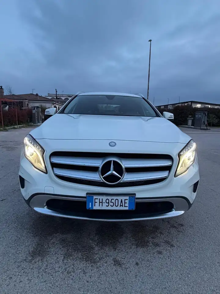 Mercedes-Benz GLA 200