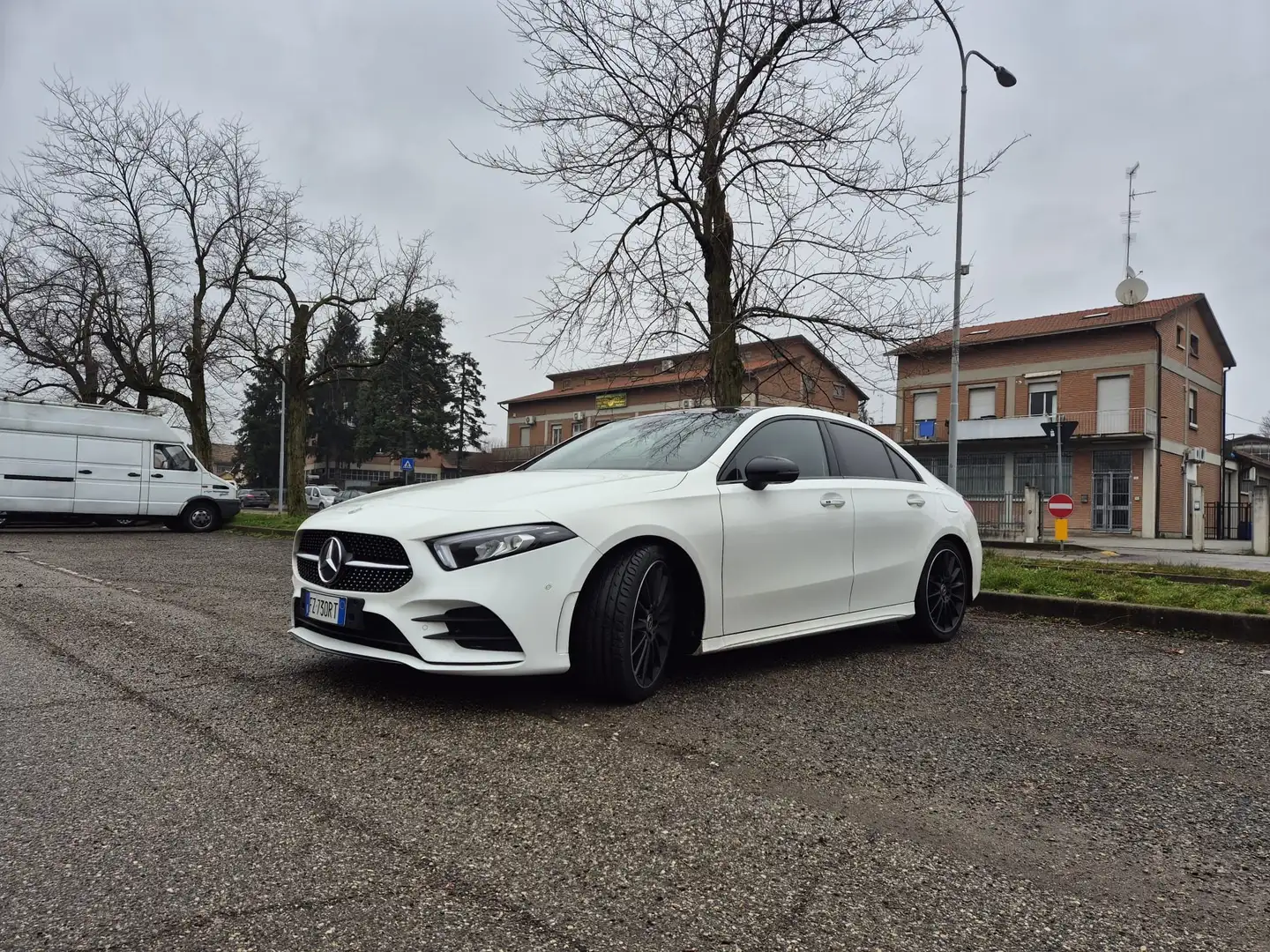 Mercedes-Benz A 180 Mercedes-Benz A 180 d Sedan Premium AMG Bianco - 2