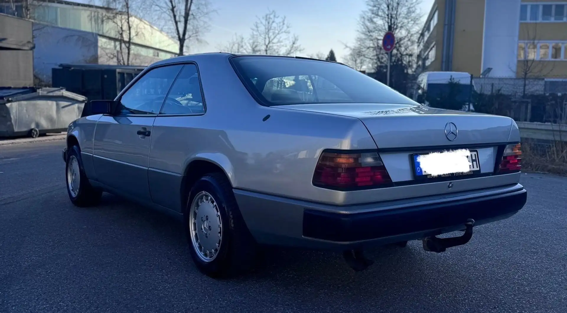 Mercedes-Benz 300 Oldtimer Coupé Benzin W124 Ezüst - 2