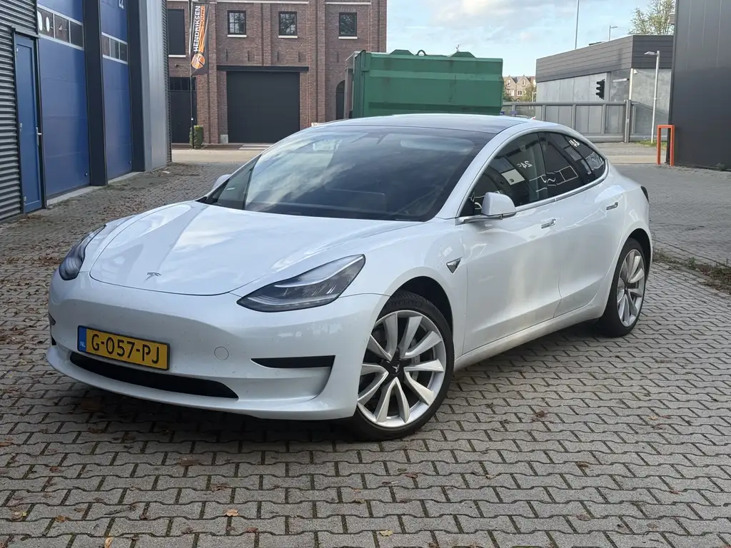 Tesla Model 3 2019 из Европы — купить под ключ