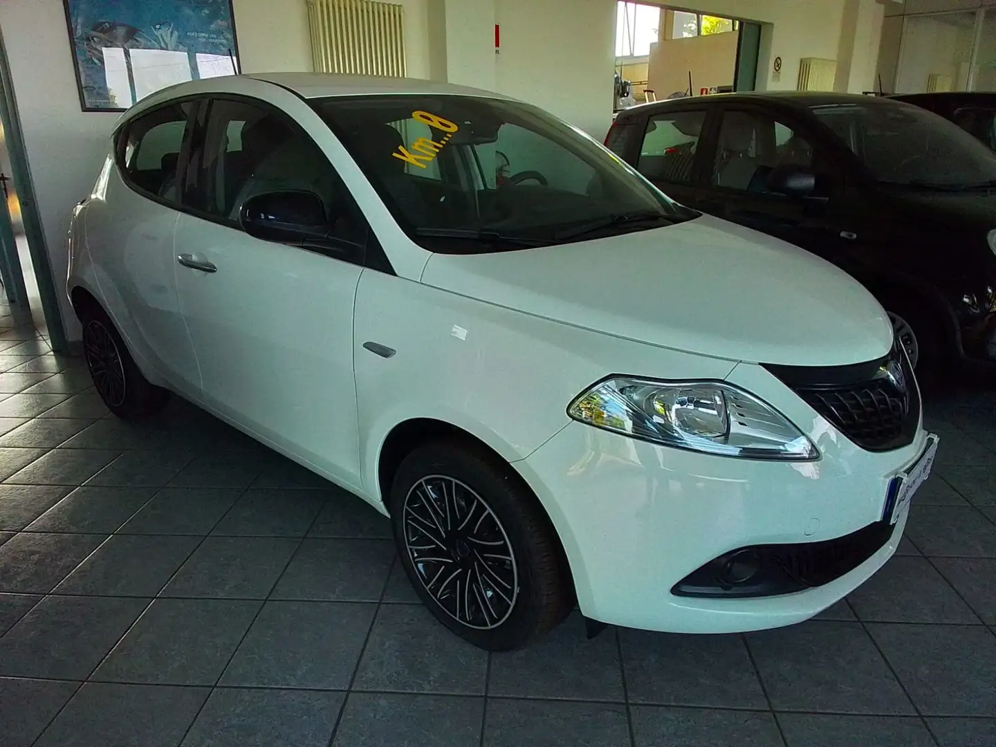 Lancia Ypsilon Silver Plus 1.0 Hybrid 70cv Bianco - 1