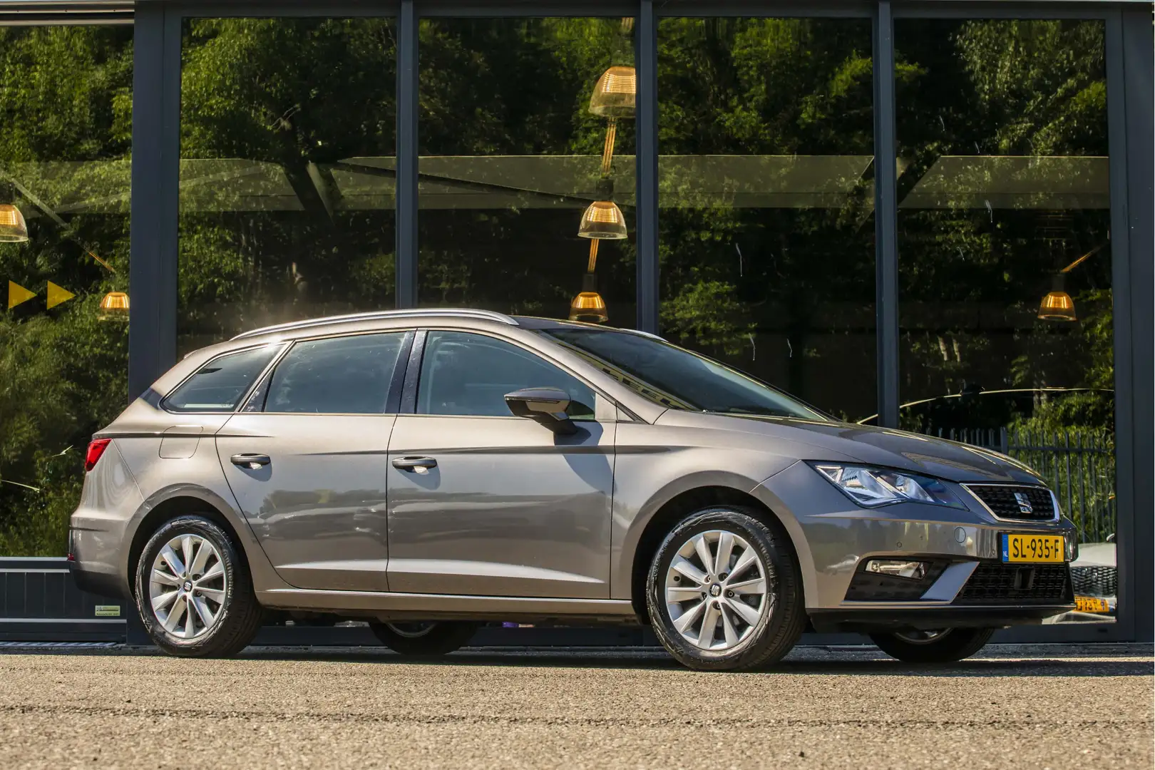 SEAT Leon ST 1.2 TSI Style Business Grijs - 1