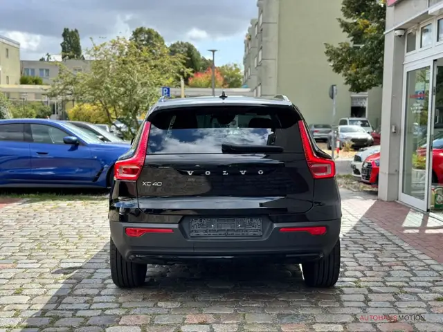 Volvo XC40 view 6