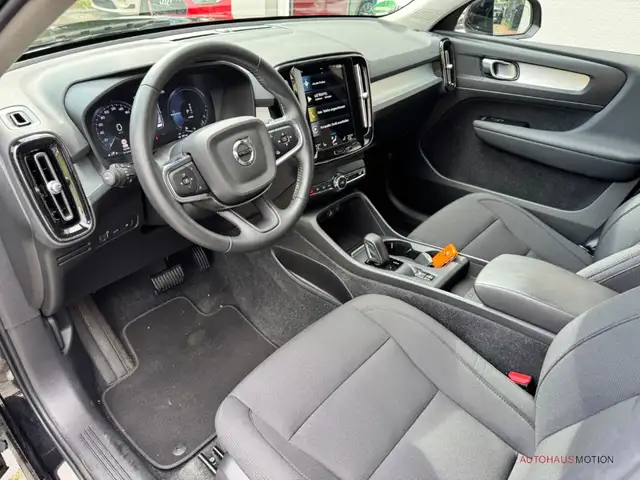 Volvo XC40 view 9