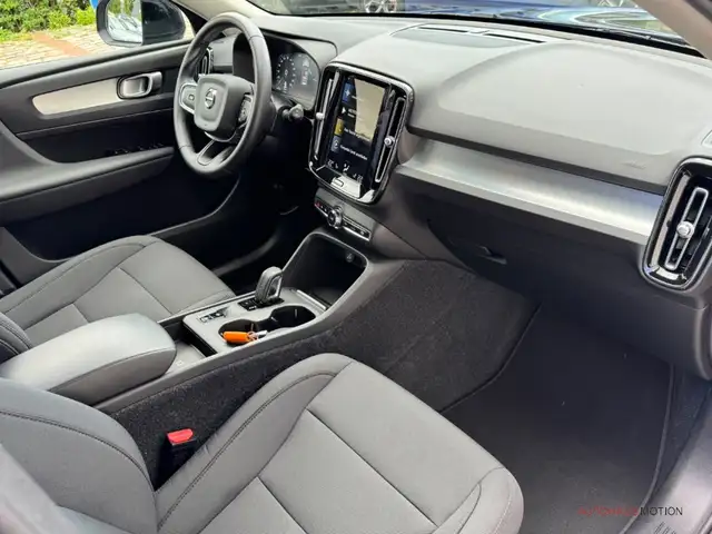 Volvo XC40 view 14