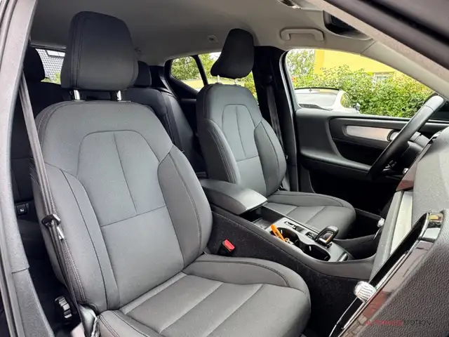 Volvo XC40 view 15