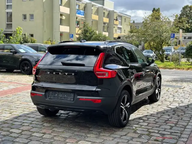 Volvo XC40 view 5