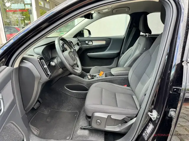 Volvo XC40 view 10