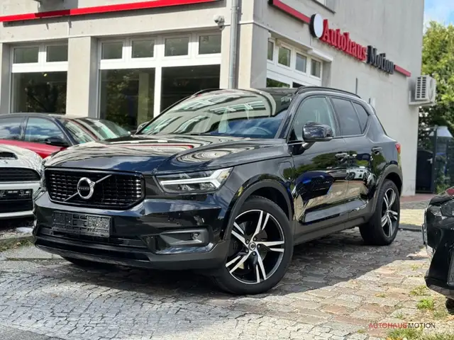 Volvo XC40 view 2