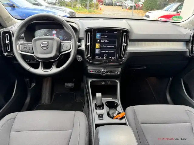 Volvo XC40 view 12