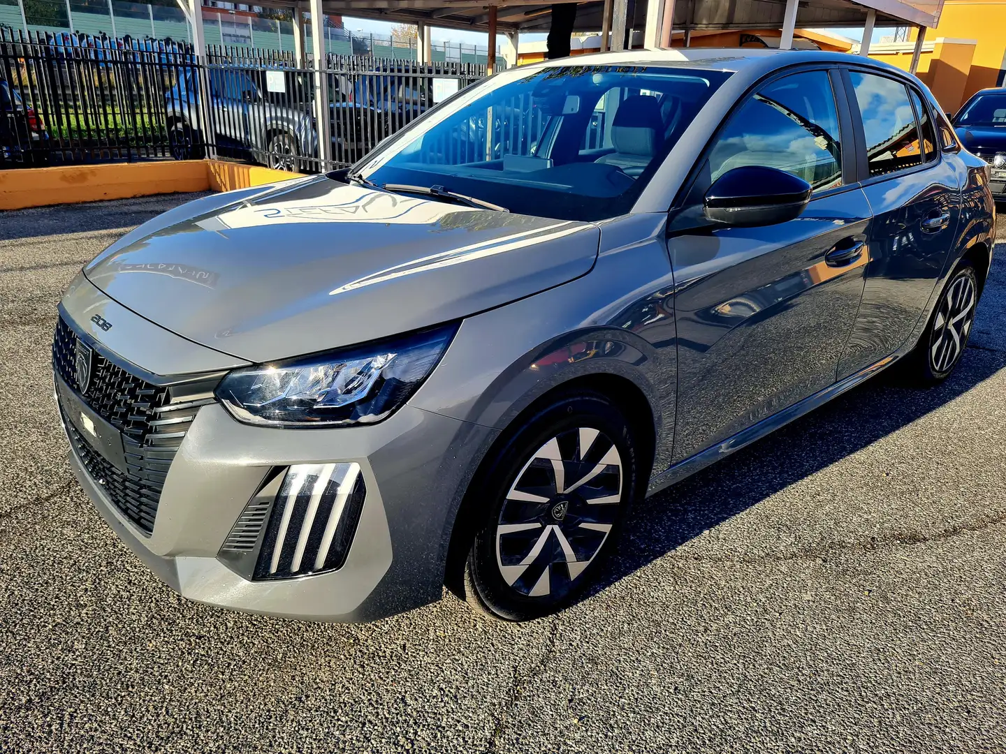 Peugeot 208 1.2 Allure *NAVI*CARPLAY*CRUISE*CAMERA* Grigio - 2