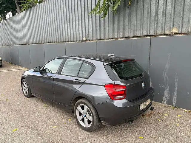 BMW 1 Series view 3