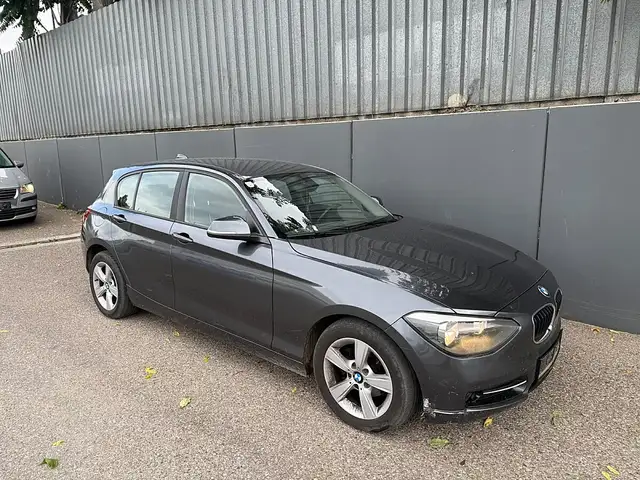 BMW 1 Series view 4