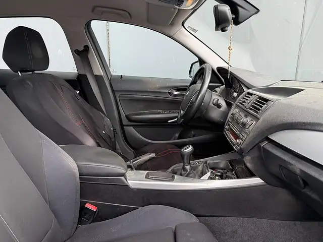 BMW 1 Series view 8