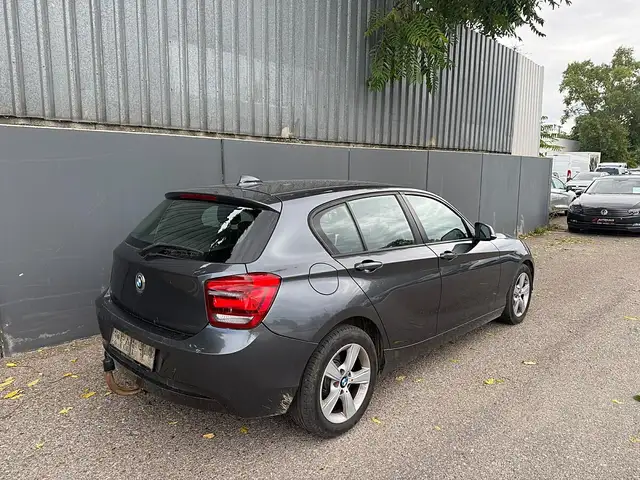 BMW 1 Series view 6