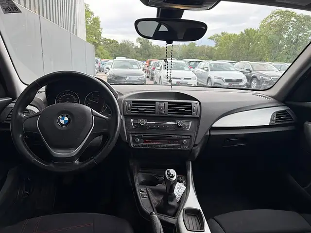BMW 1 Series view 9