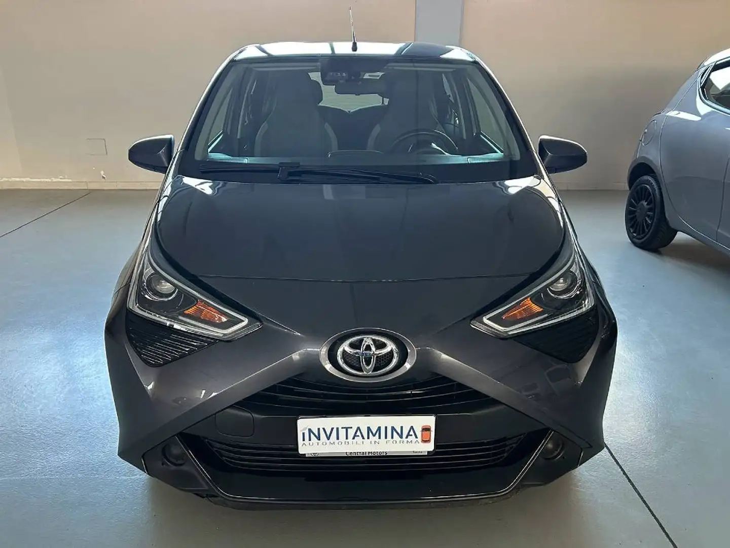 Toyota Aygo Connect 1.0 VVT-i x-fun Grigio - 2
