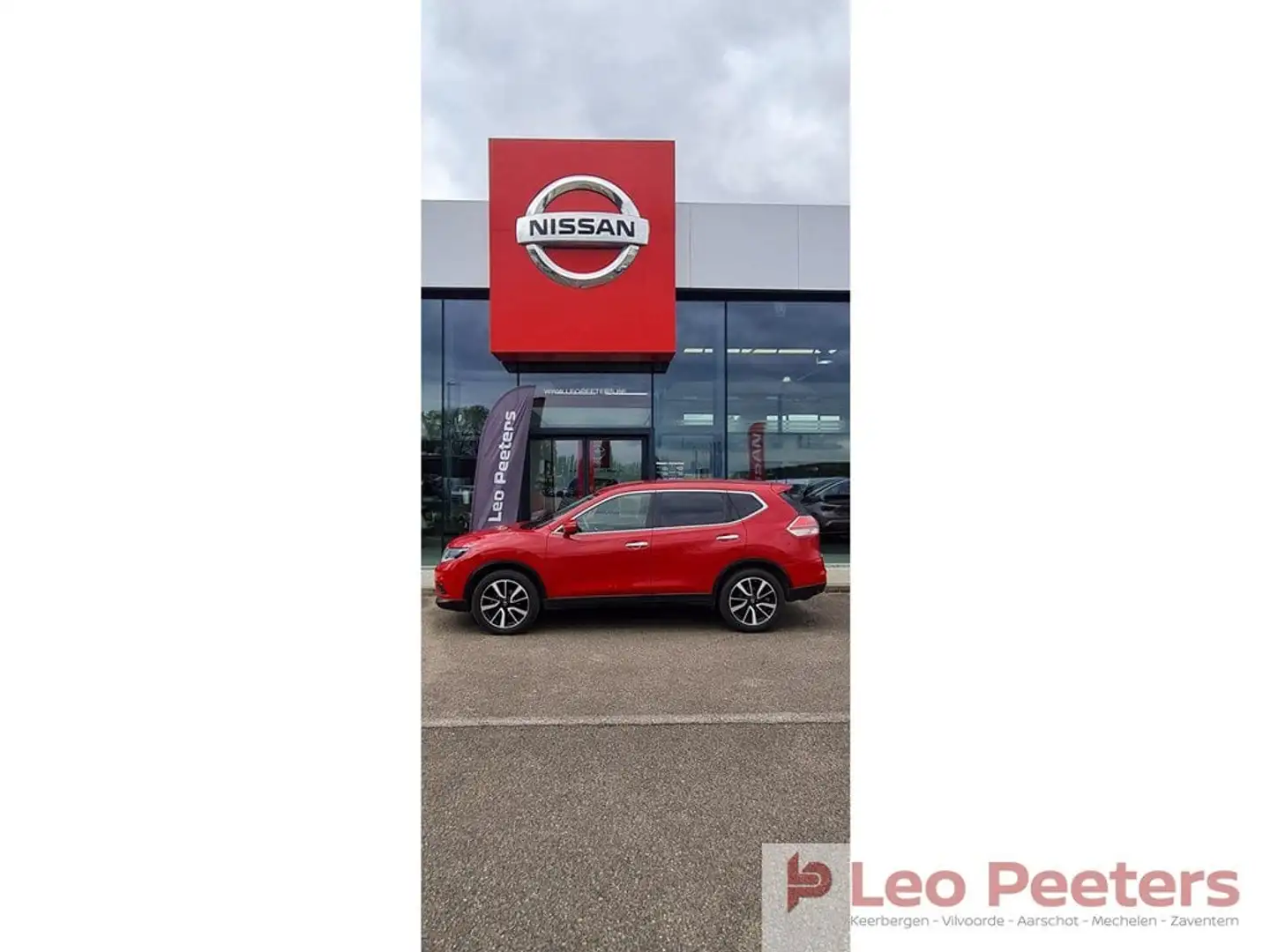 Nissan X-Trail 1.6 BENZINE Visia Rood - 2