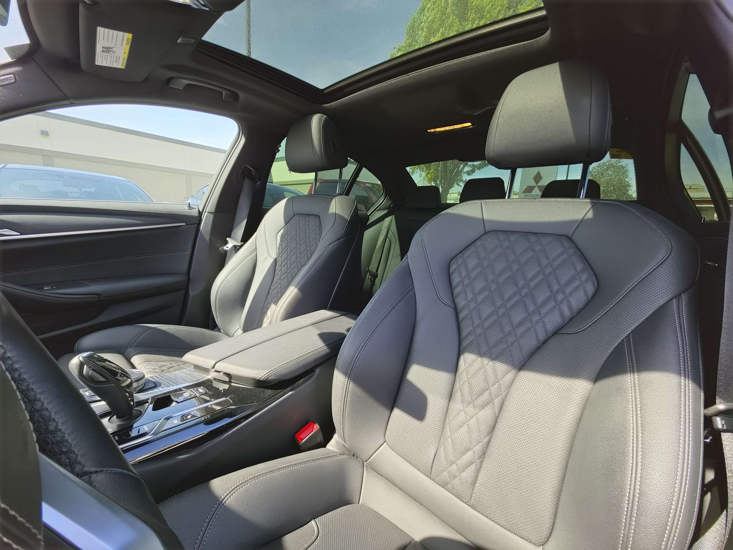2023 BMW 5 Series 530e iPerformance - Head Up Display, Manager Demo thumb 17