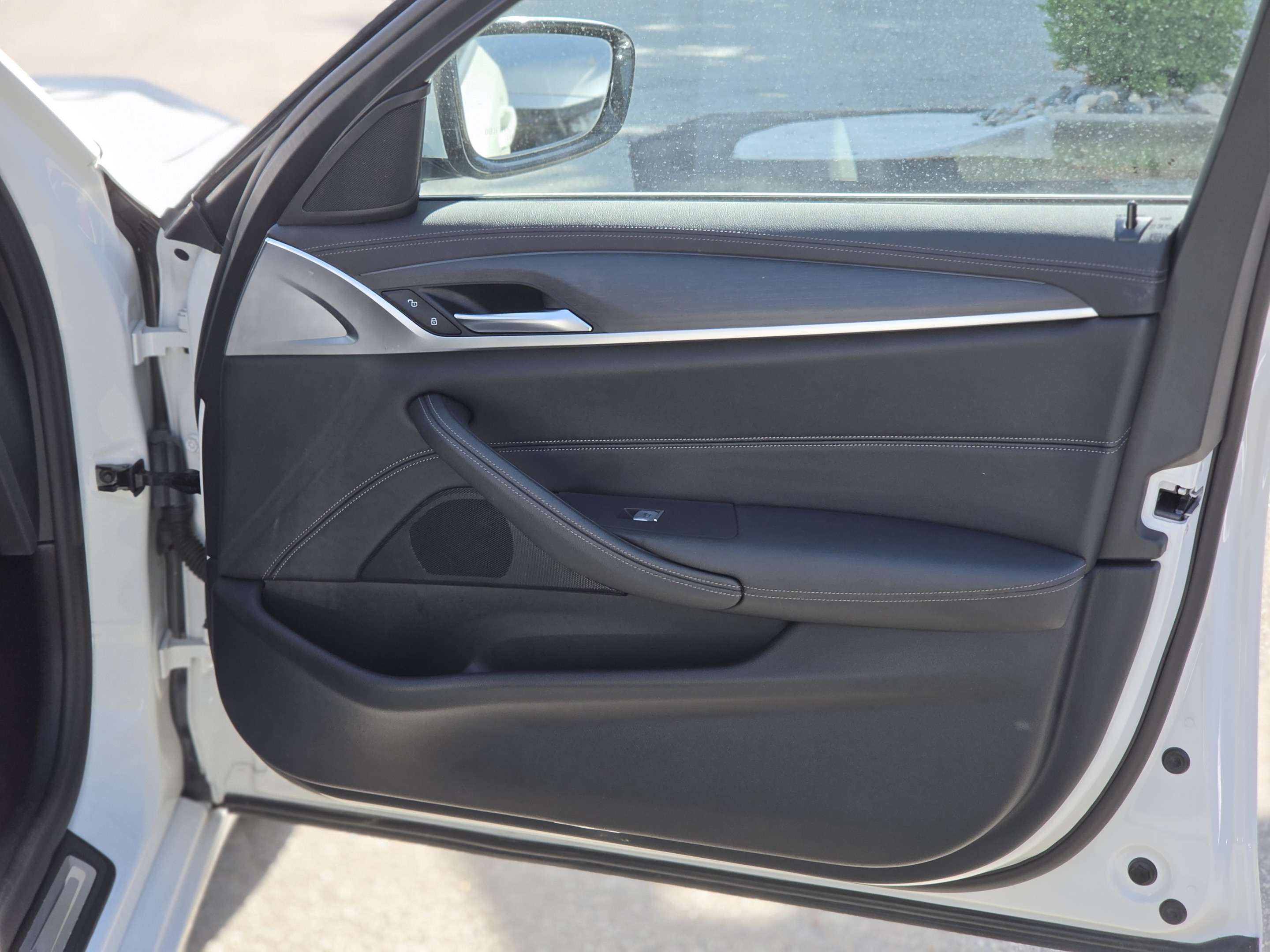 2023 BMW 5 Series 530e iPerformance - Head Up Display, Manager Demo thumb 34