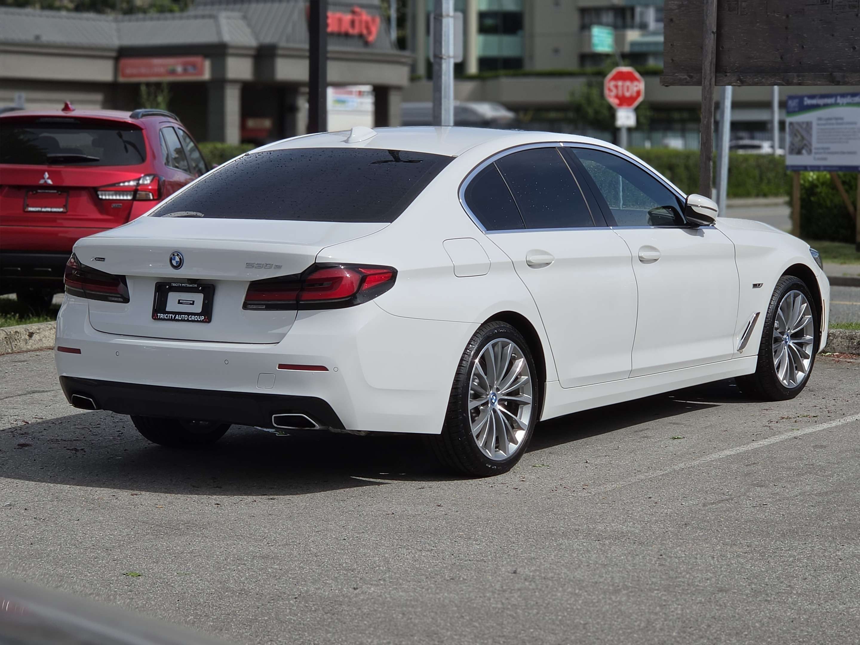 2023 BMW 5 Series 530e iPerformance - Head Up Display, Manager Demo alt 5