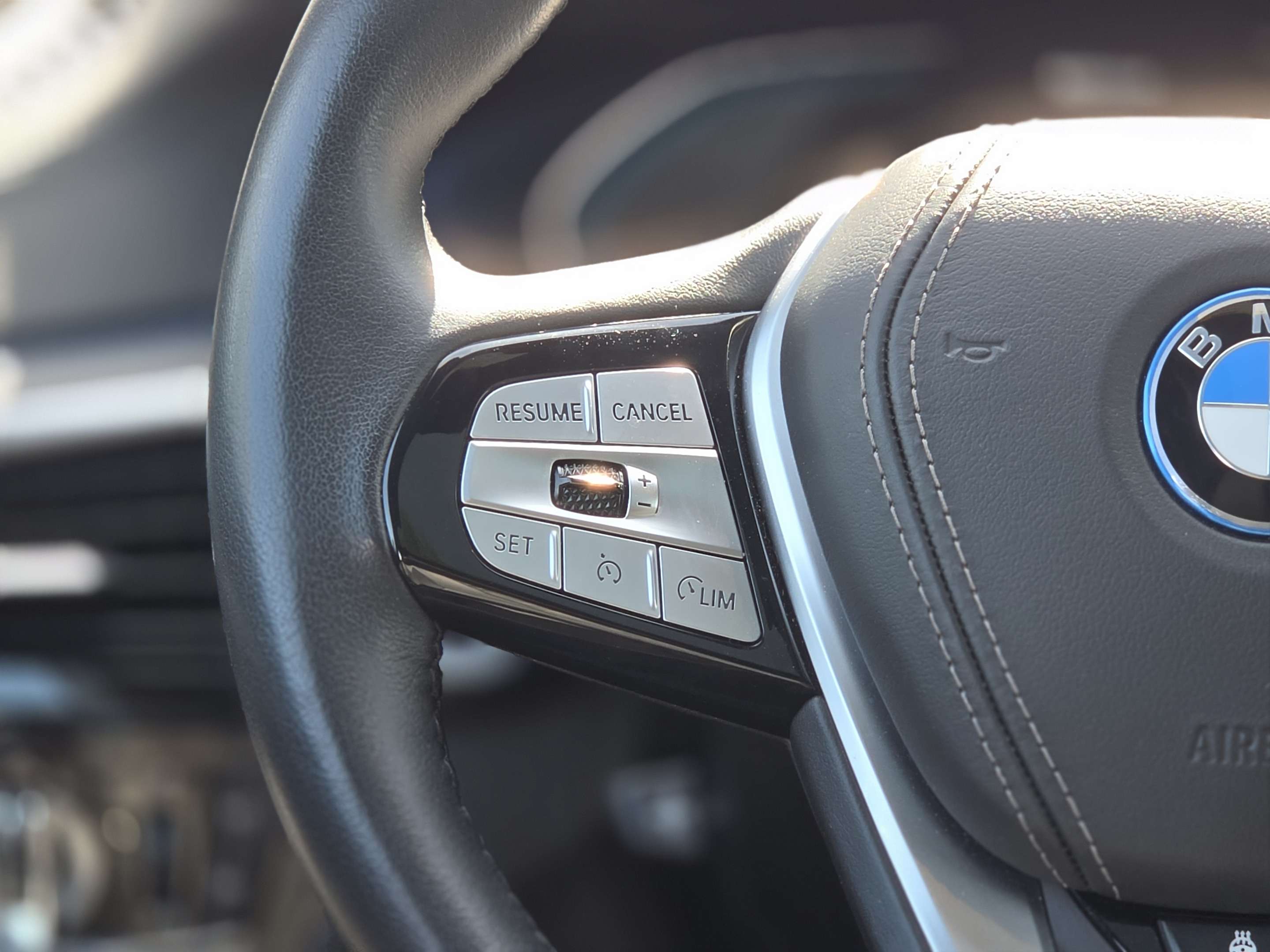 2023 BMW 5 Series 530e iPerformance - Head Up Display, Manager Demo thumb 24