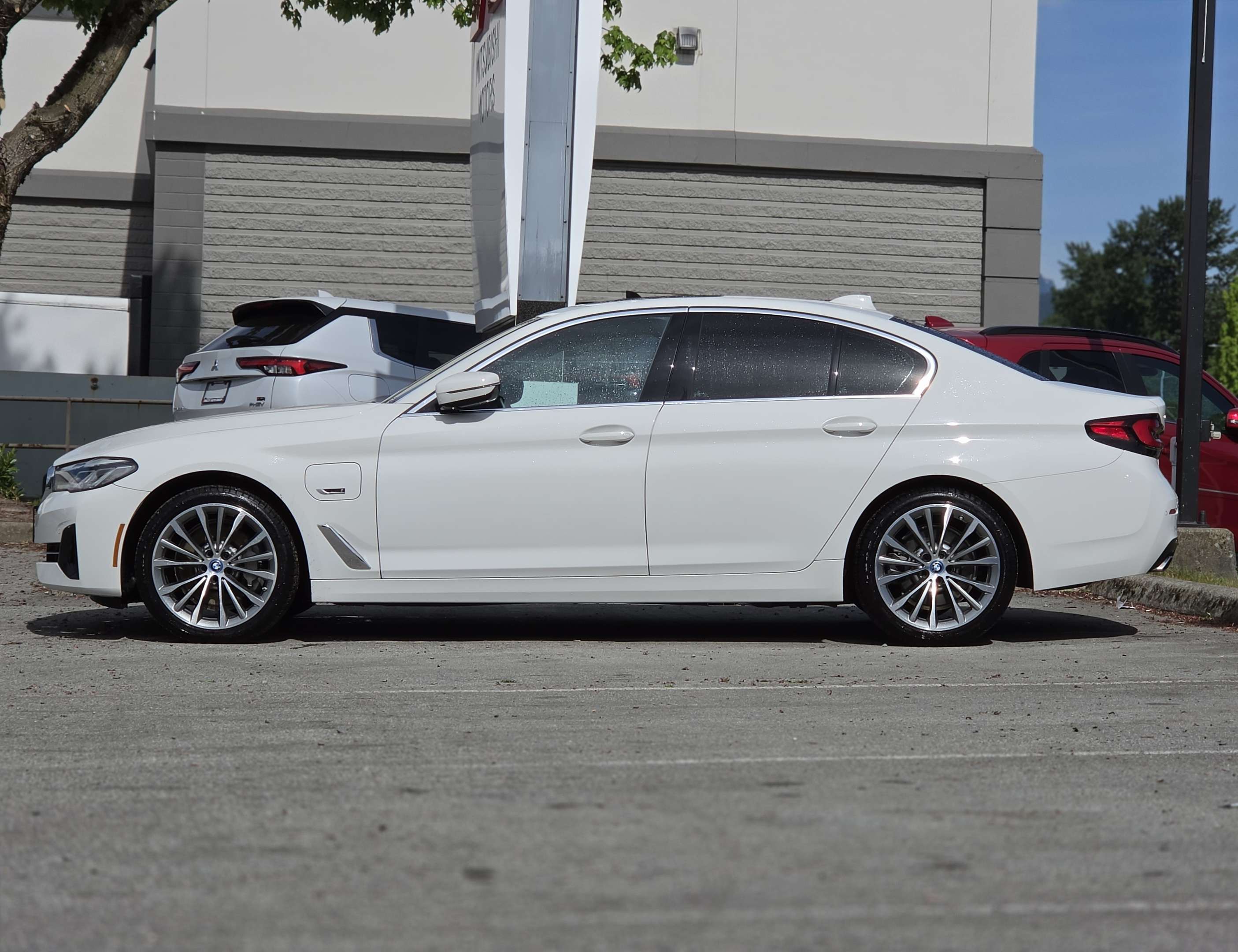 2023 BMW 5 Series 530e iPerformance - Head Up Display, Manager Demo alt 2