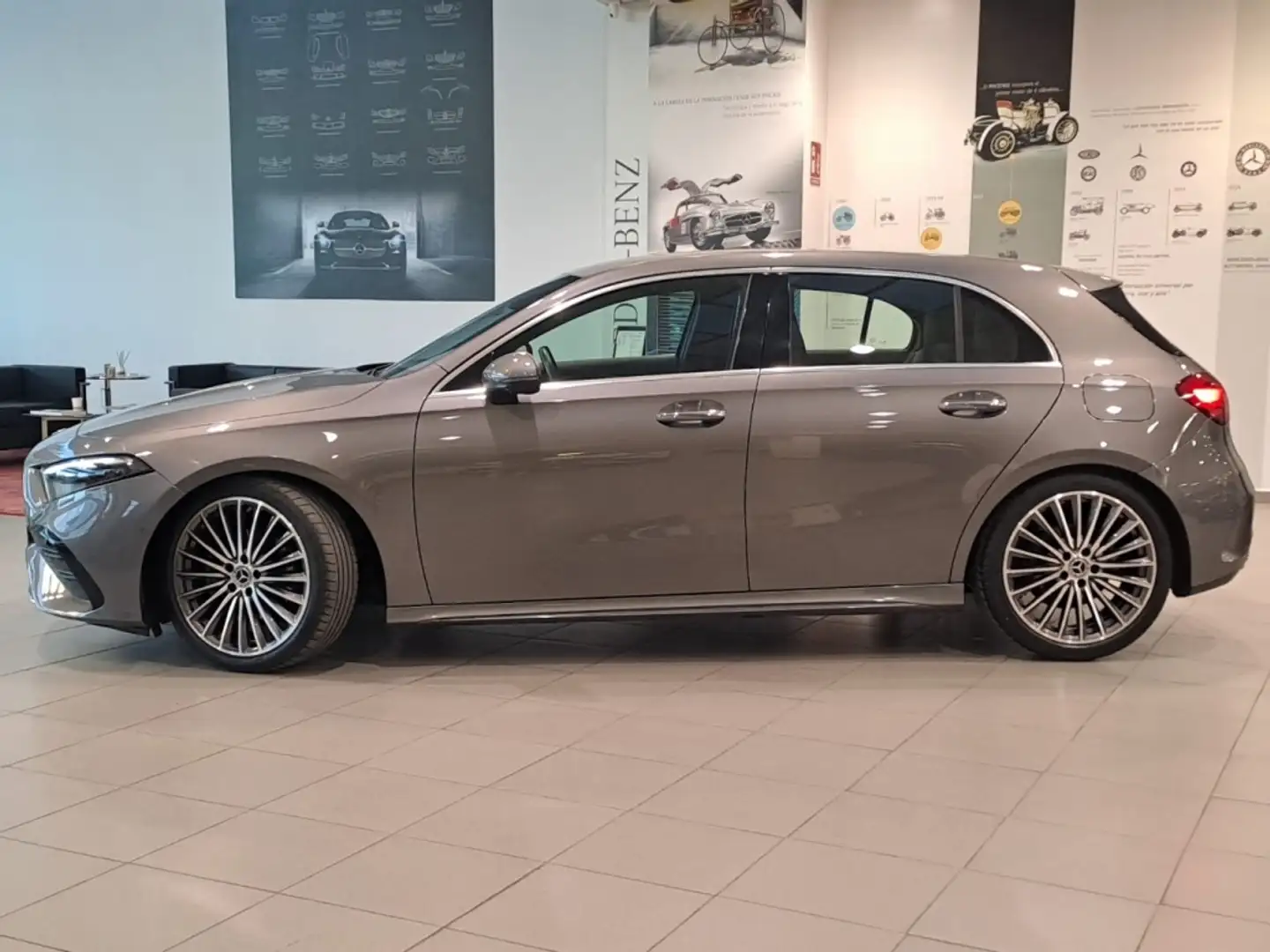 Mercedes-Benz MERCEDES-BENZ Clase A Berlina  Automático de 5 Pu Gris - 2