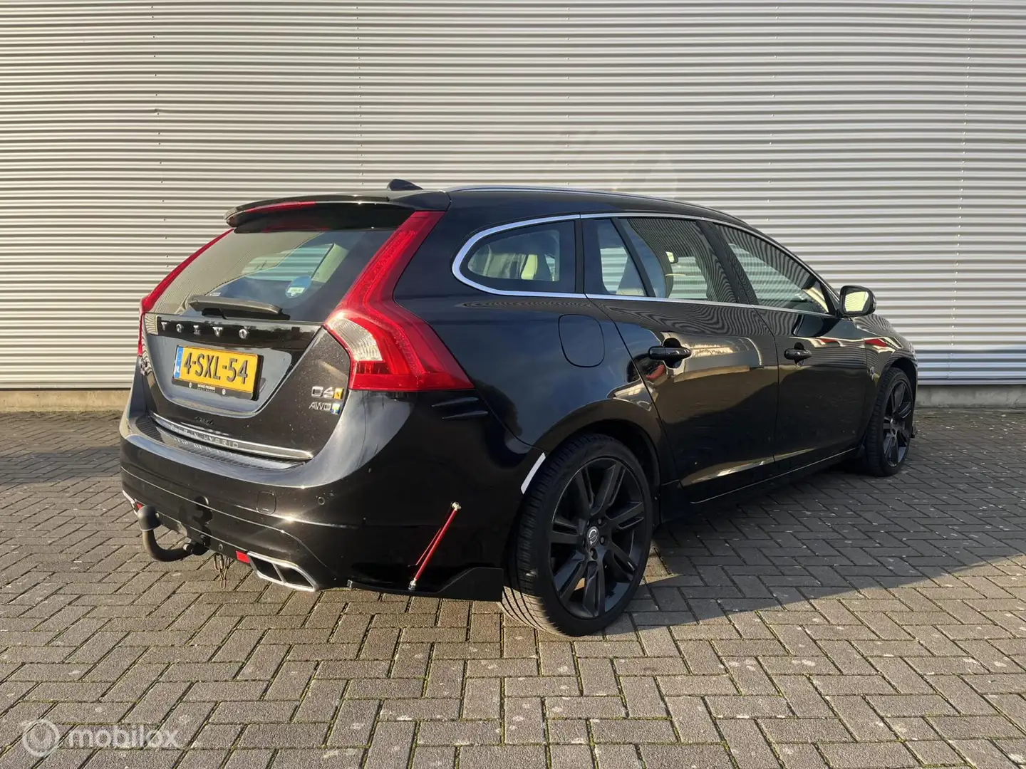 Volvo V60 2.4 D6 AWD Plug-In Hybrid Summum | Stoelverwarming Schwarz - 2