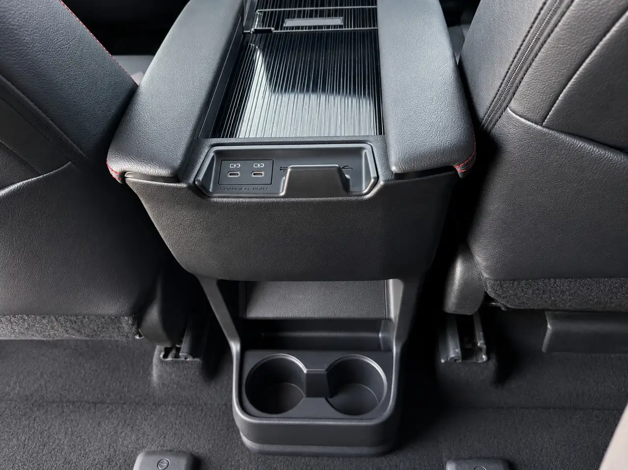 Toyota Sienna снимка Toyota Sienna