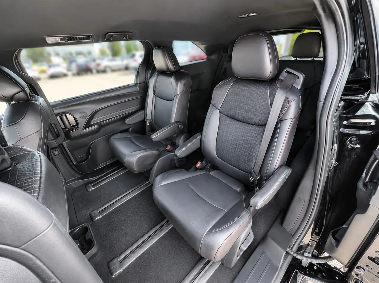 Toyota Sienna снимка Toyota Sienna