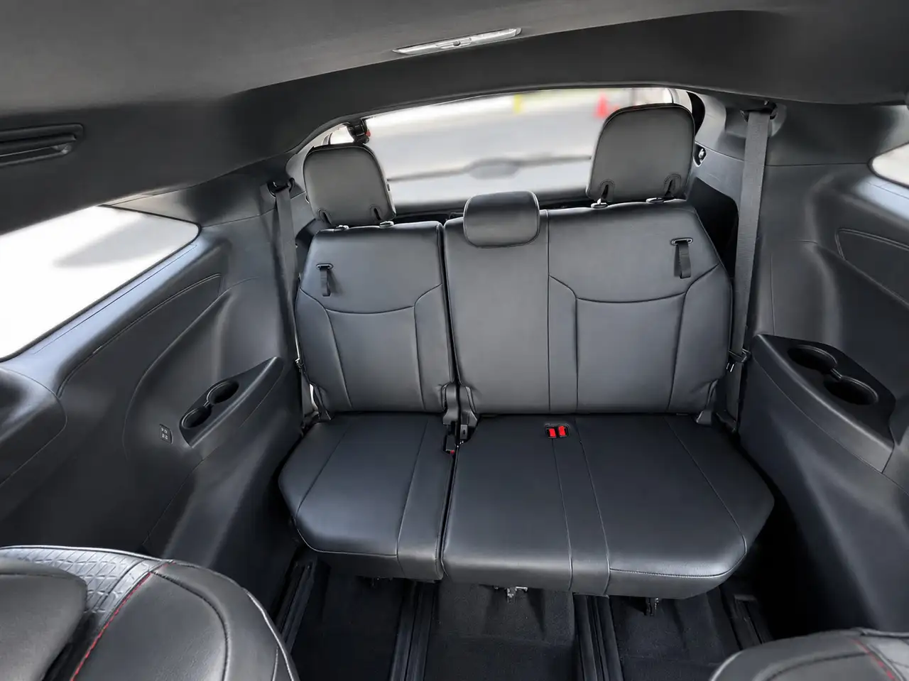 Toyota Sienna снимка Toyota Sienna
