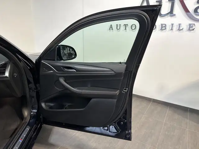BMW X4 view 7