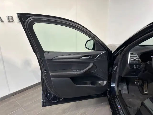 BMW X4 view 6