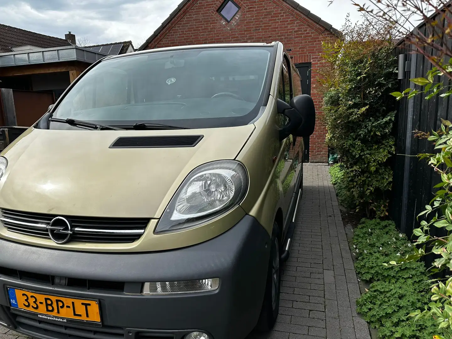 Opel Vivaro 2.5 DTI L1H1 Beżowy - 2