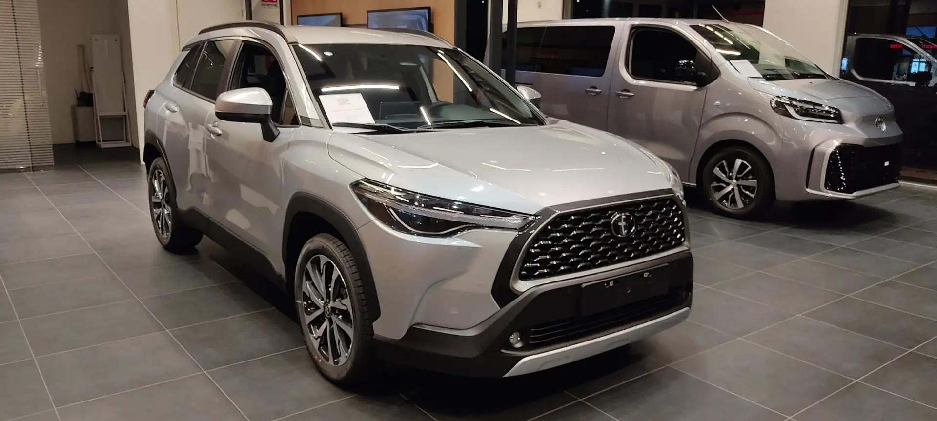 Toyota Corolla Cross 1.8 Hybrid Trend 140CV + Business Safety Pack - 1