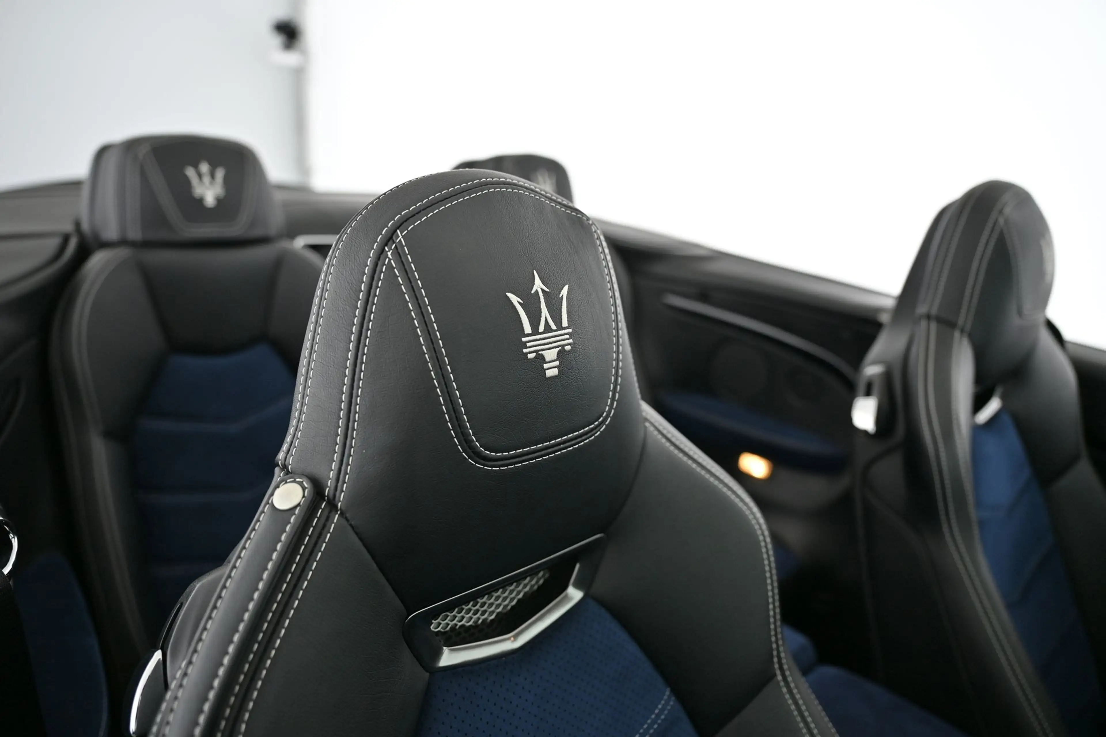 Maserati GranTurismo MC Stradale EXP € 117.980,- — photo 31