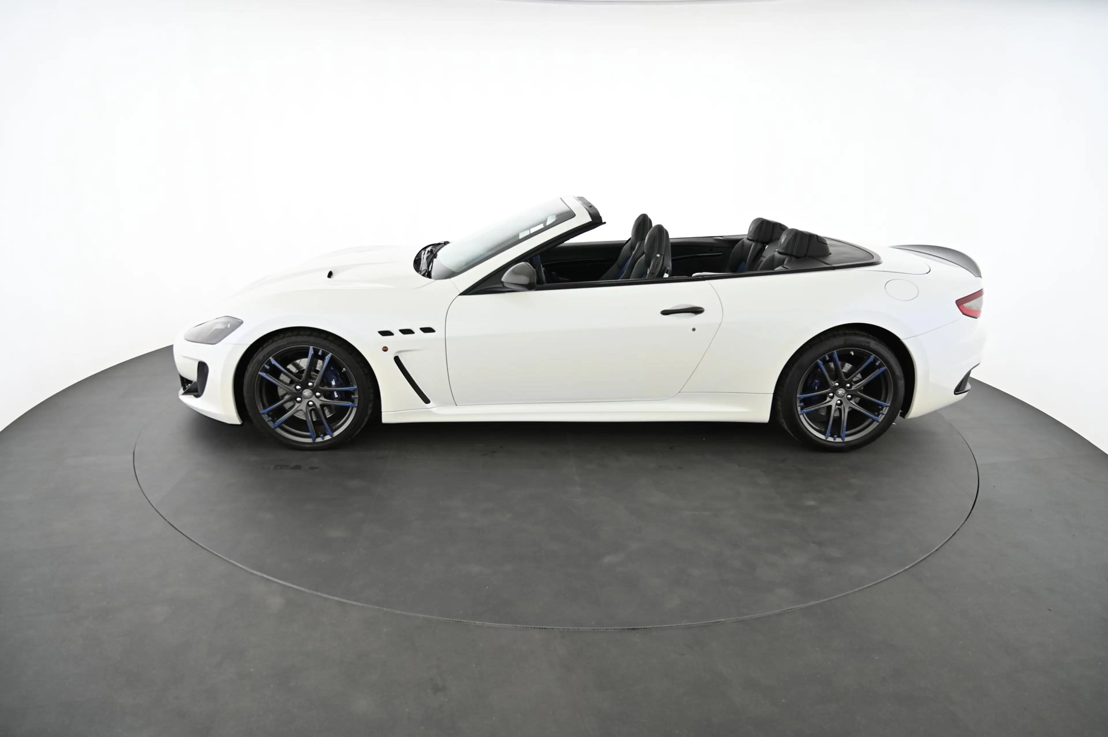 Maserati GranTurismo MC Stradale EXP € 117.980,- — photo 7