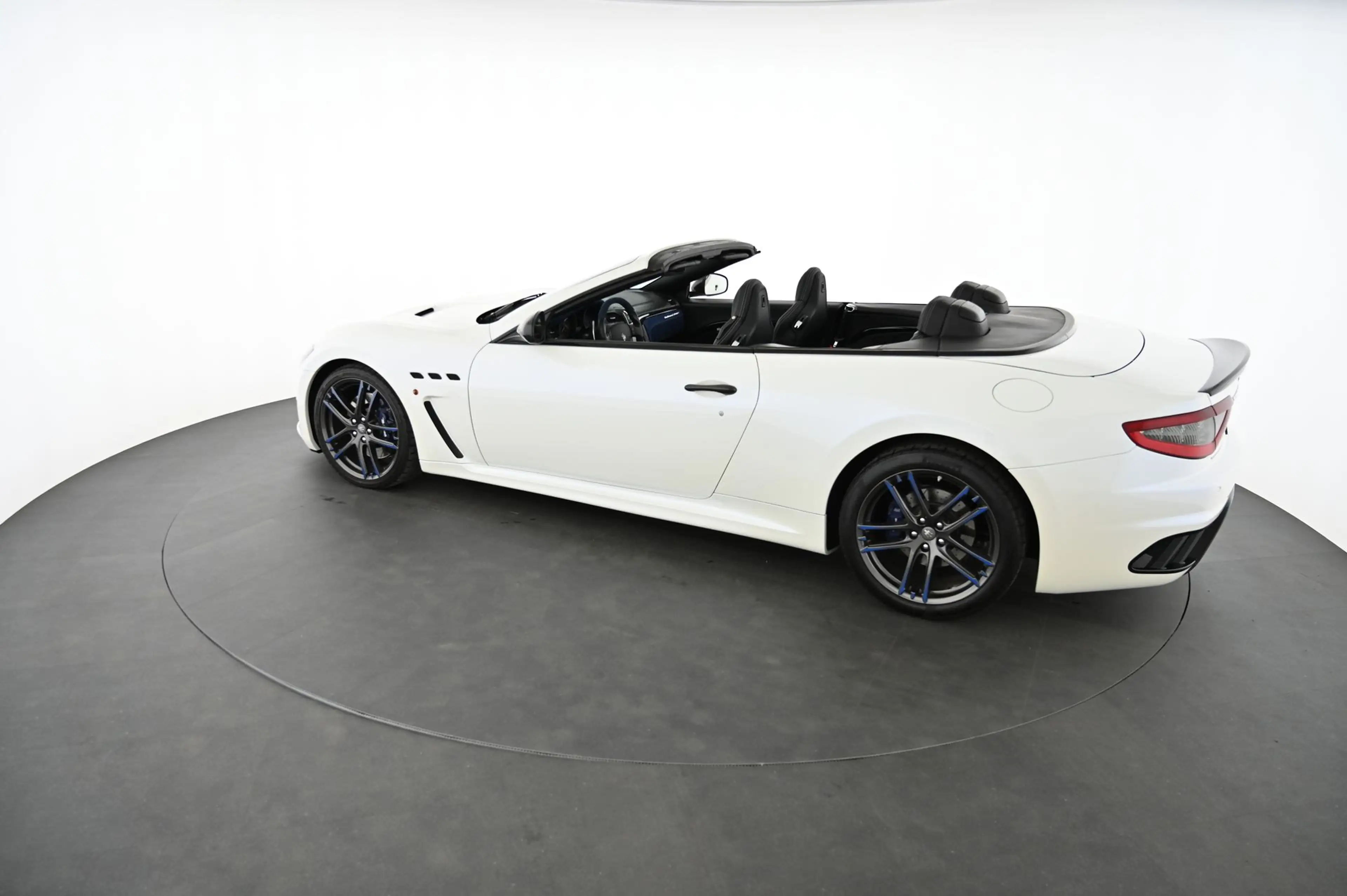 Maserati GranTurismo MC Stradale EXP € 117.980,- — photo 9