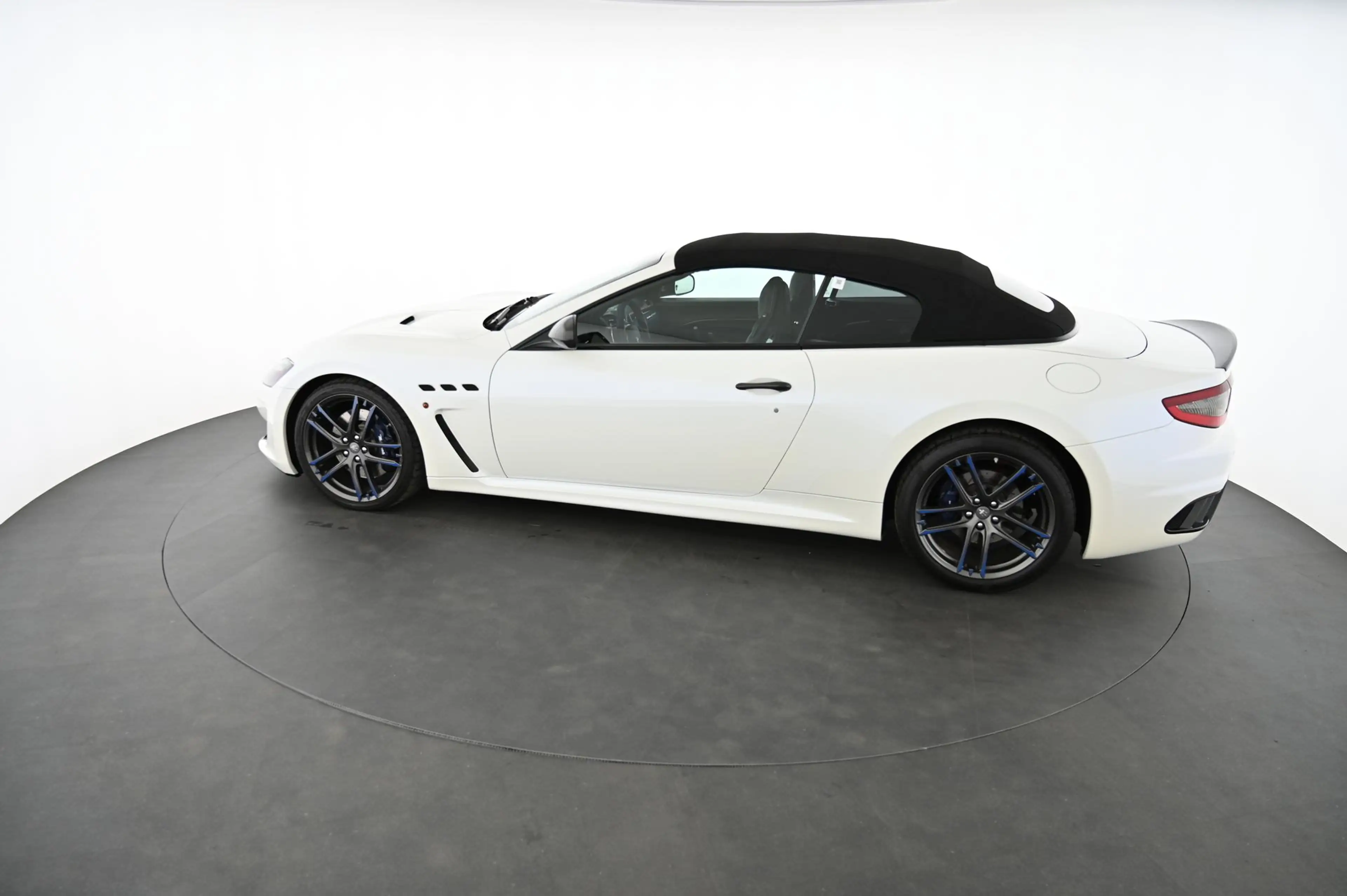 Maserati GranTurismo MC Stradale EXP € 117.980,- — photo 19