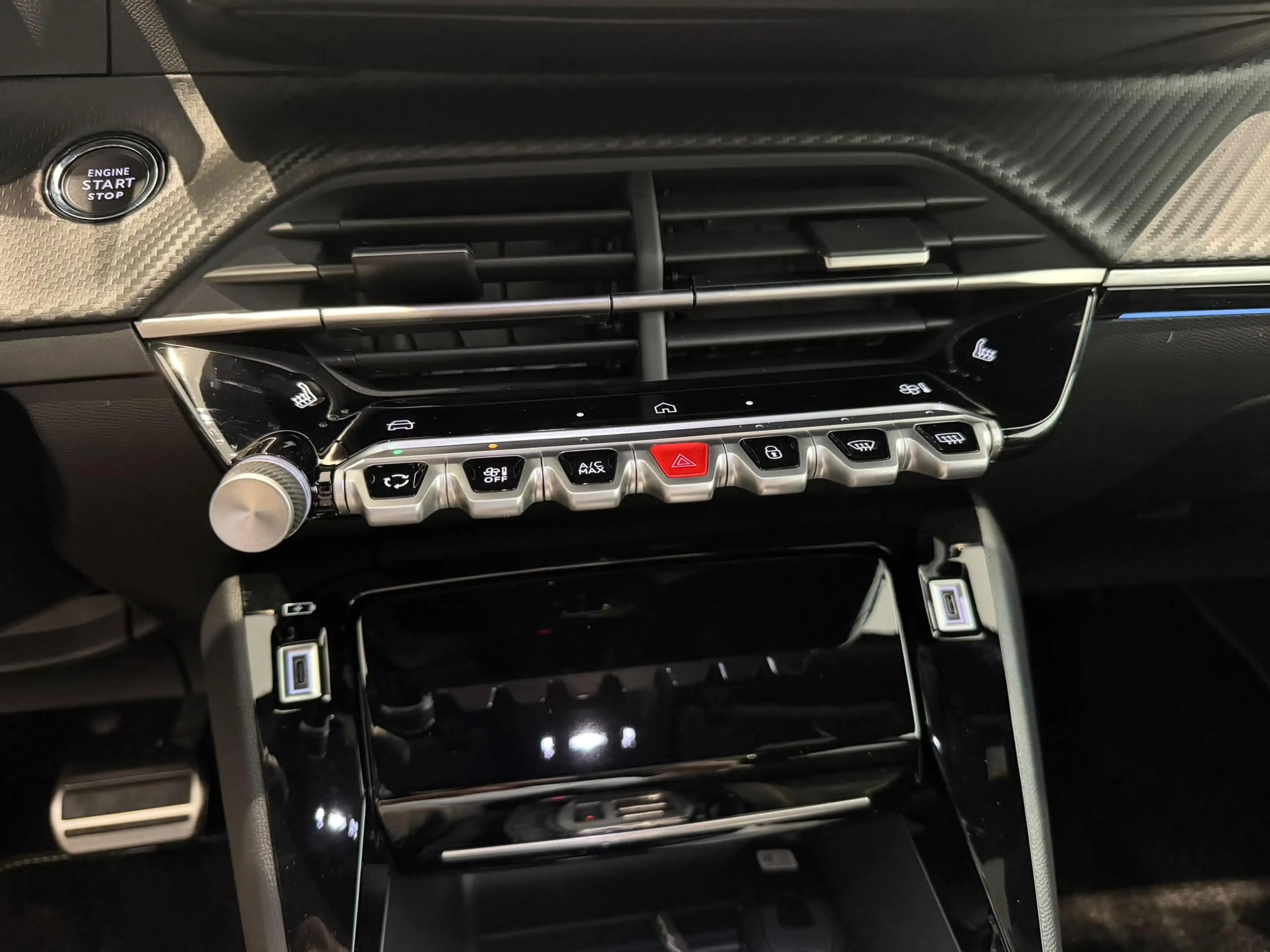 Peugeot 2008 1.2 Hybrid 136 GT — photo 11